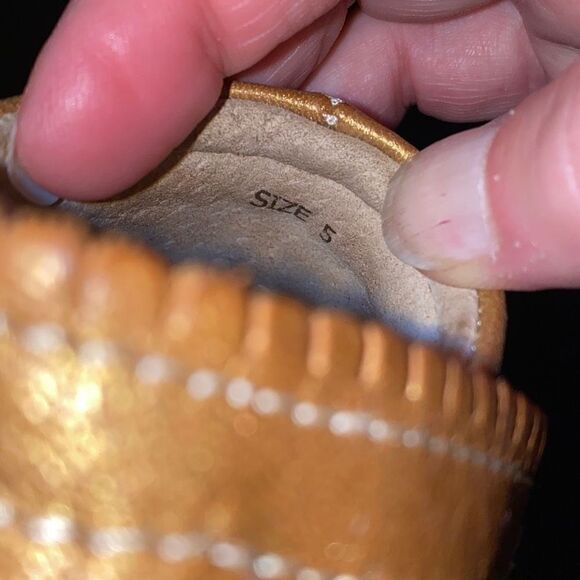 LIVIE & LUCA gold slip on Mary Jane shoes size 5 toddler girl - Picture 6 of 6